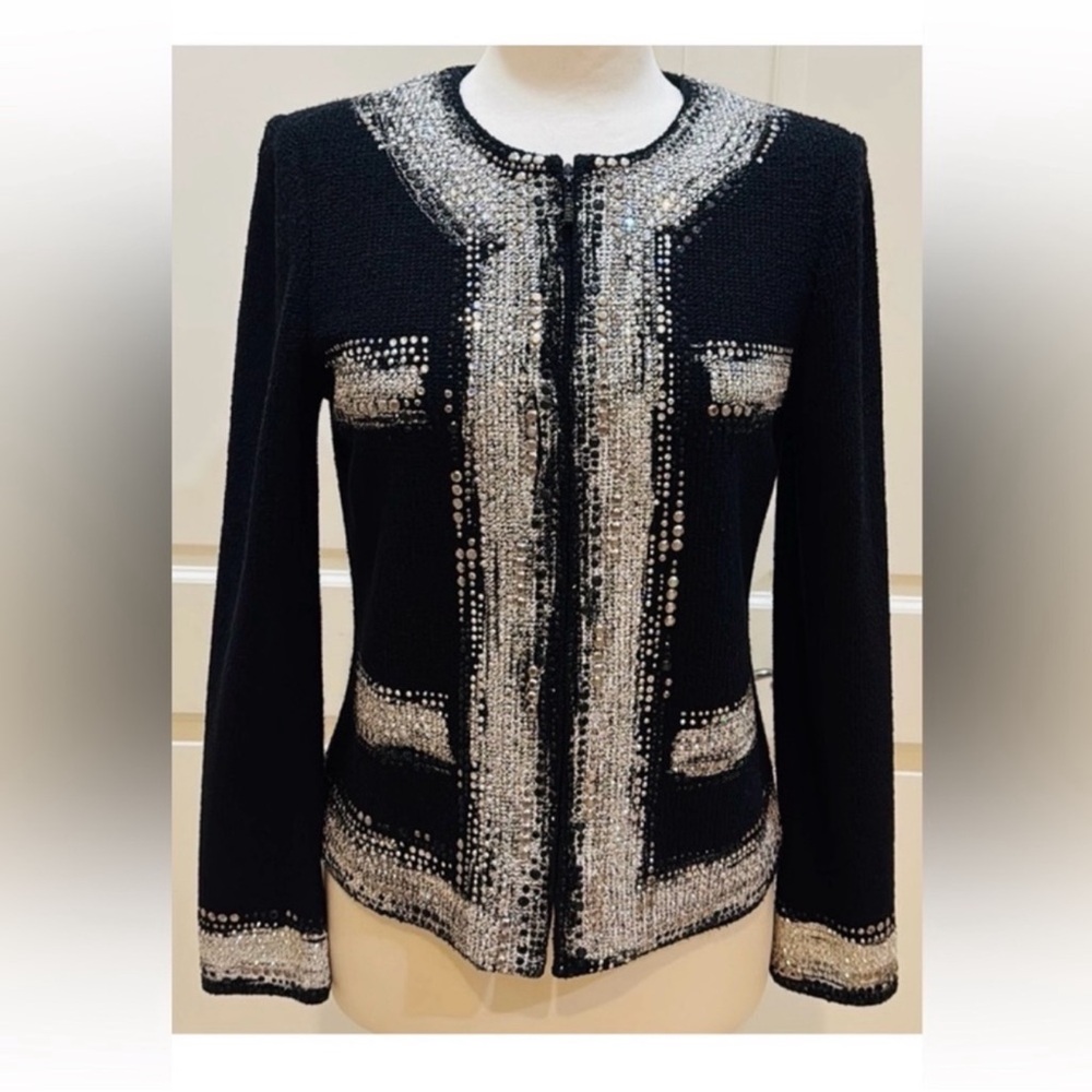 St. John ladies jacket size 6 perfect condition price is firm